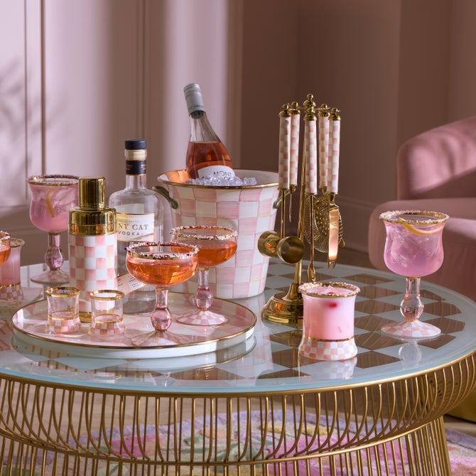 Rosy Check Wine Glass image number 8