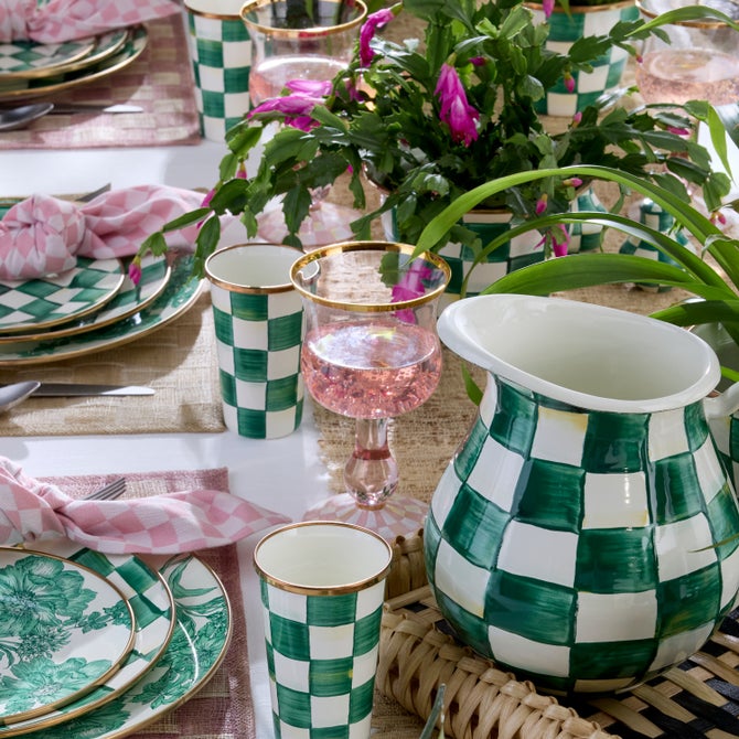 Rosy Check Wine Glass image number 3