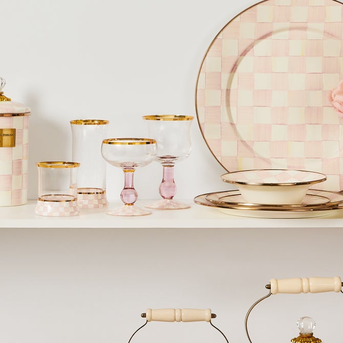 Rosy Check Wine Glass image number 4