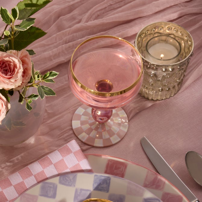 Rosy Check Wine Glass image number 8