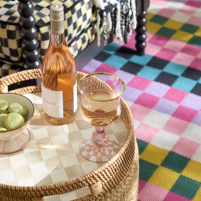 Rosy Check Wine Glass image number 9