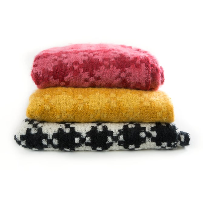 Black & Ivory Houndstooth Throw image number 11