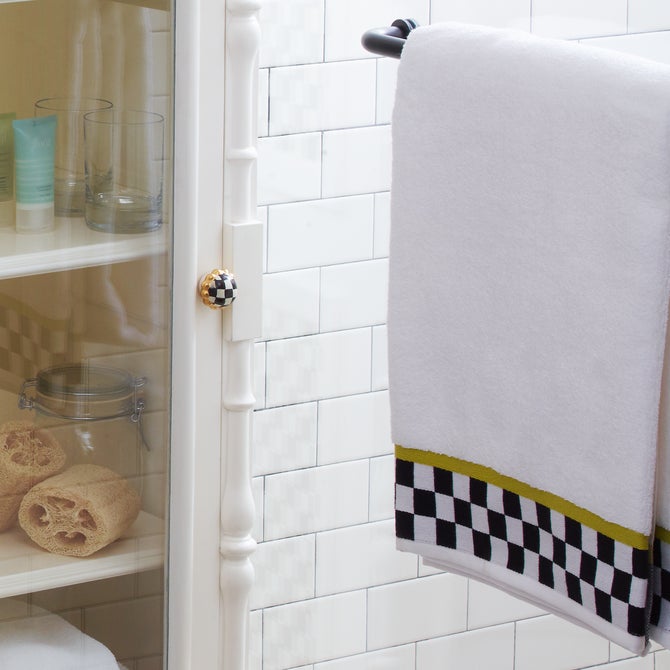Black & White Check Bath Towel image number 3