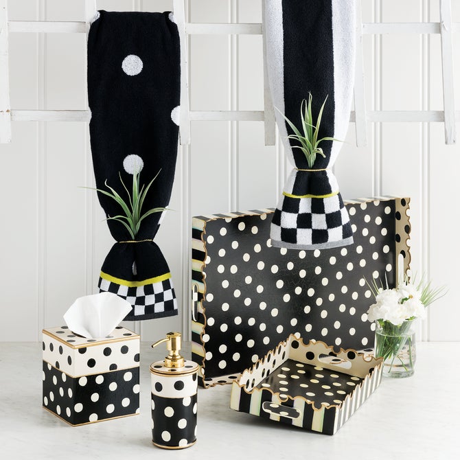 Courtly Stripe Hand Towel image number 2