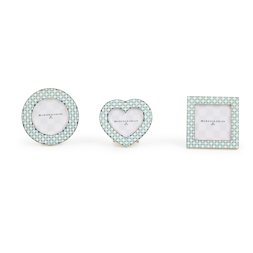 Celebrate Baby Blue Assorted Frames, Set of 3 mackenzie-childs Panama imagen 1 Celebrate Baby Blue Assorted Frames, Set of 3 mackenzie-childs Panama imagen 1