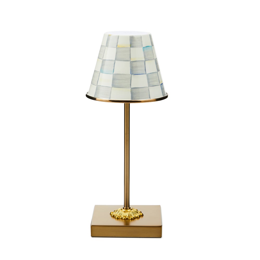 Sterling Check LED Rechargeable Cafe Table Lamp mackenzie-childs Panama imagen 1 Sterling Check LED Rechargeable Cafe Table Lamp mackenzie-childs Panama imagen 1