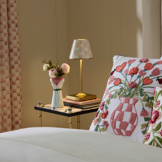 Rosy Check LED Rechargeable Cafe Table Lamp image number 7