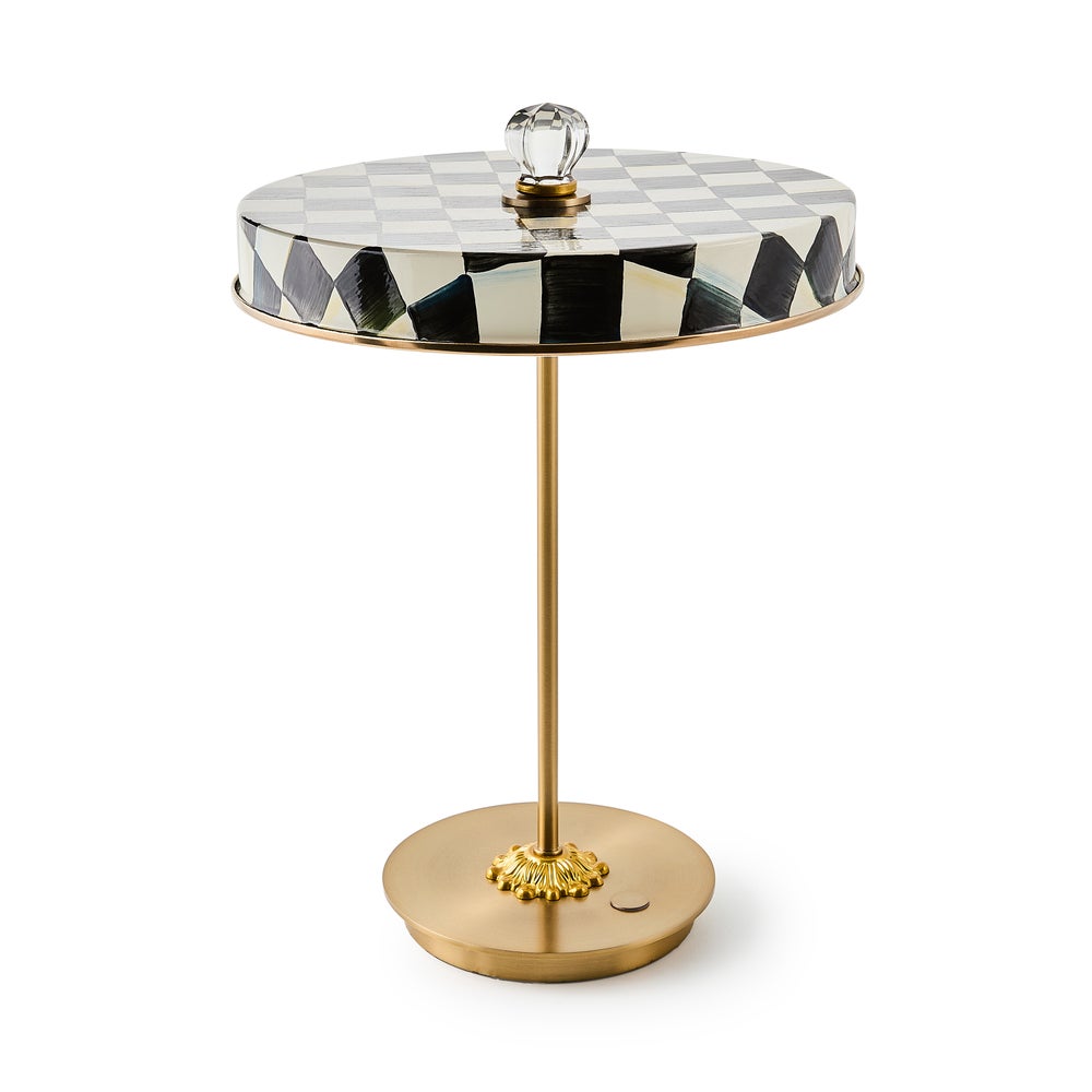 Courtly Check LED Rechargeable Disk Table Lamp mackenzie-childs Panama imagen 1 Courtly Check LED Rechargeable Disk Table Lamp mackenzie-childs Panama imagen 1