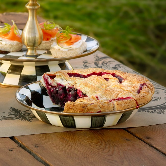 Courtly Check Pie Plate image number 1