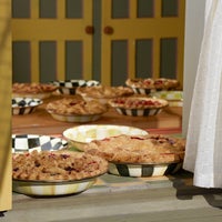 Courtly Check Pie Plate