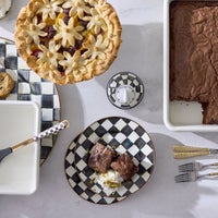 Courtly Check Pie Plate