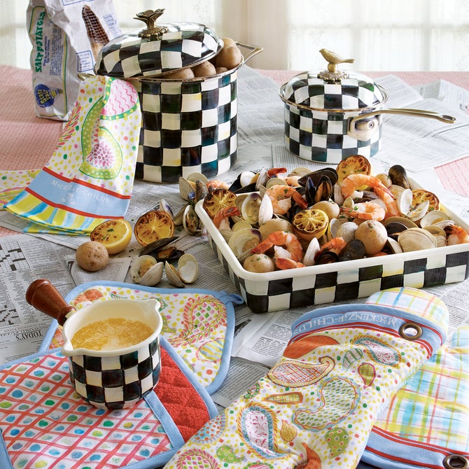 Courtly Check 9" x 13" Baking Pan image number 8