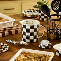 Courtly Check 7 Cup Measuring Cup