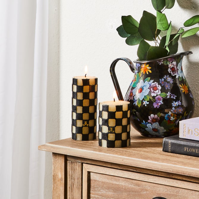 Check Pillar Candle image number 0