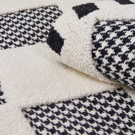 Houndstooth Check Diamond Rug