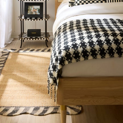 Jute Scalloped Black & White Rug