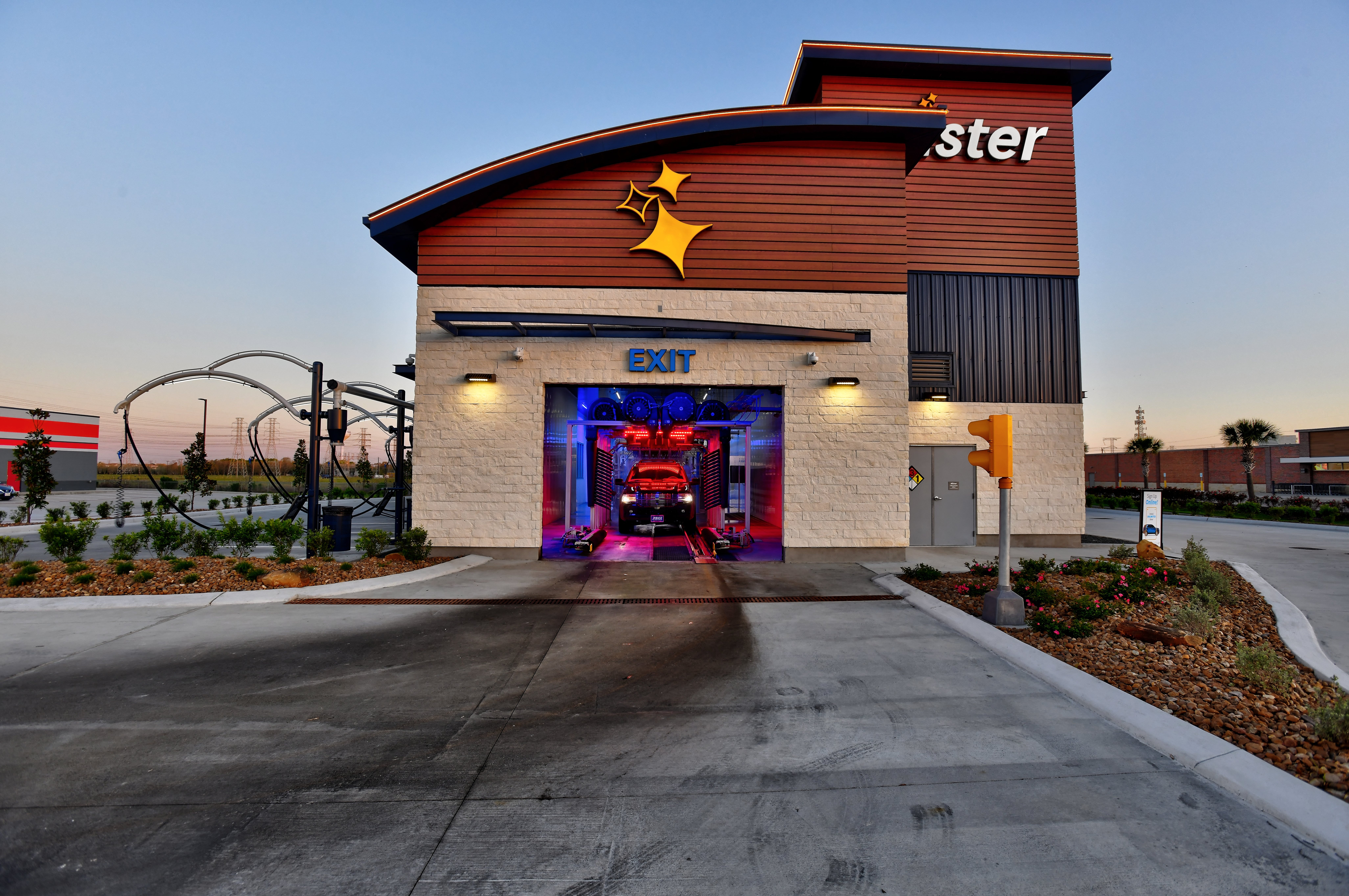 Mister Car Wash Opens New Location in Kemah, Texas