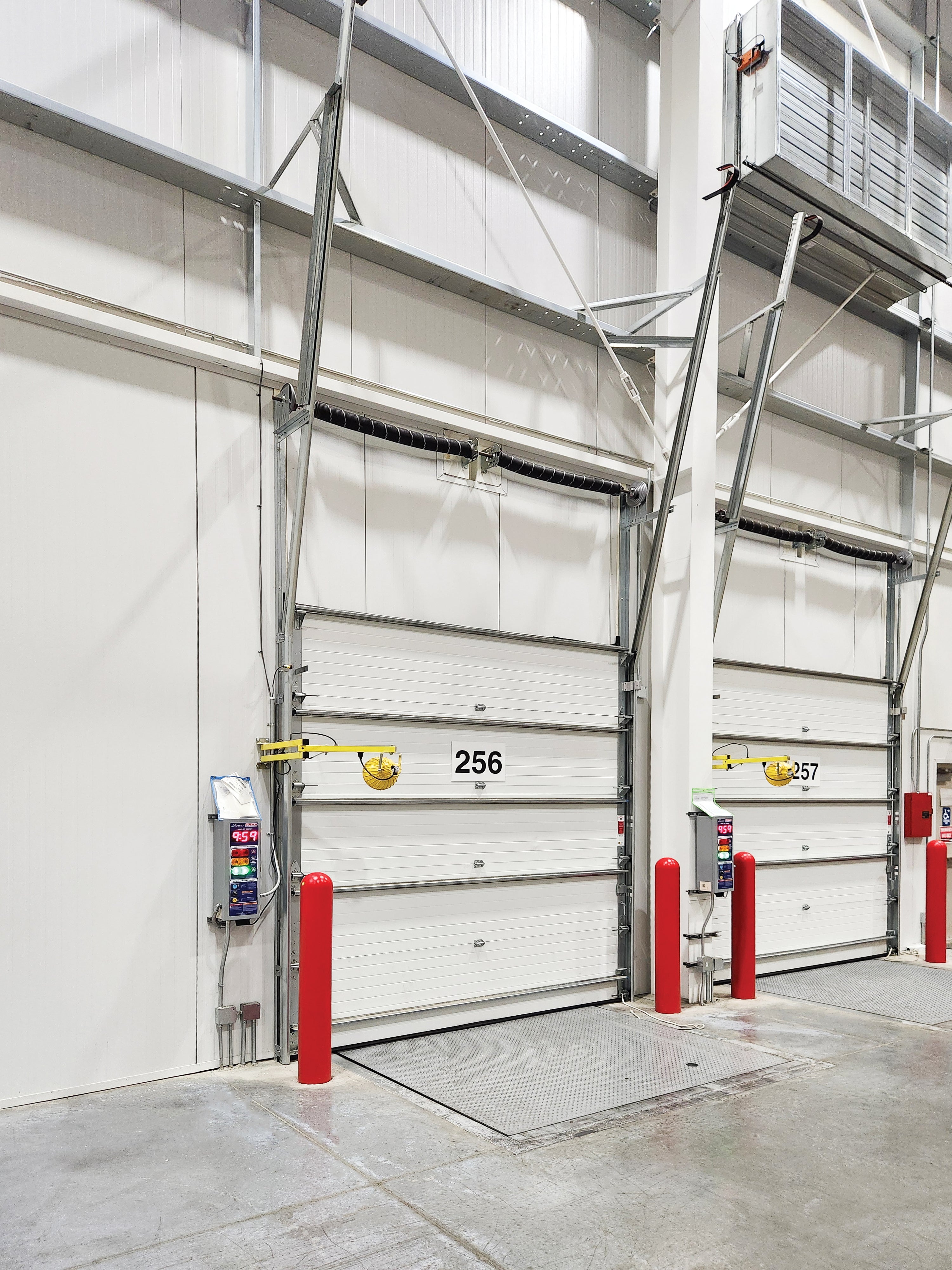 Commercial sectional overhead door