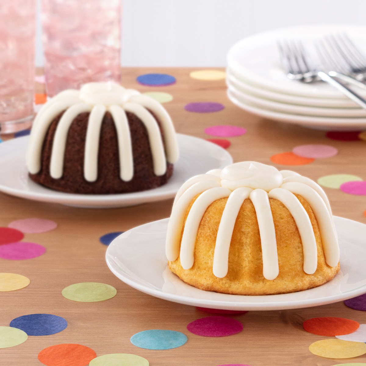 Two Bundtlets on a plate