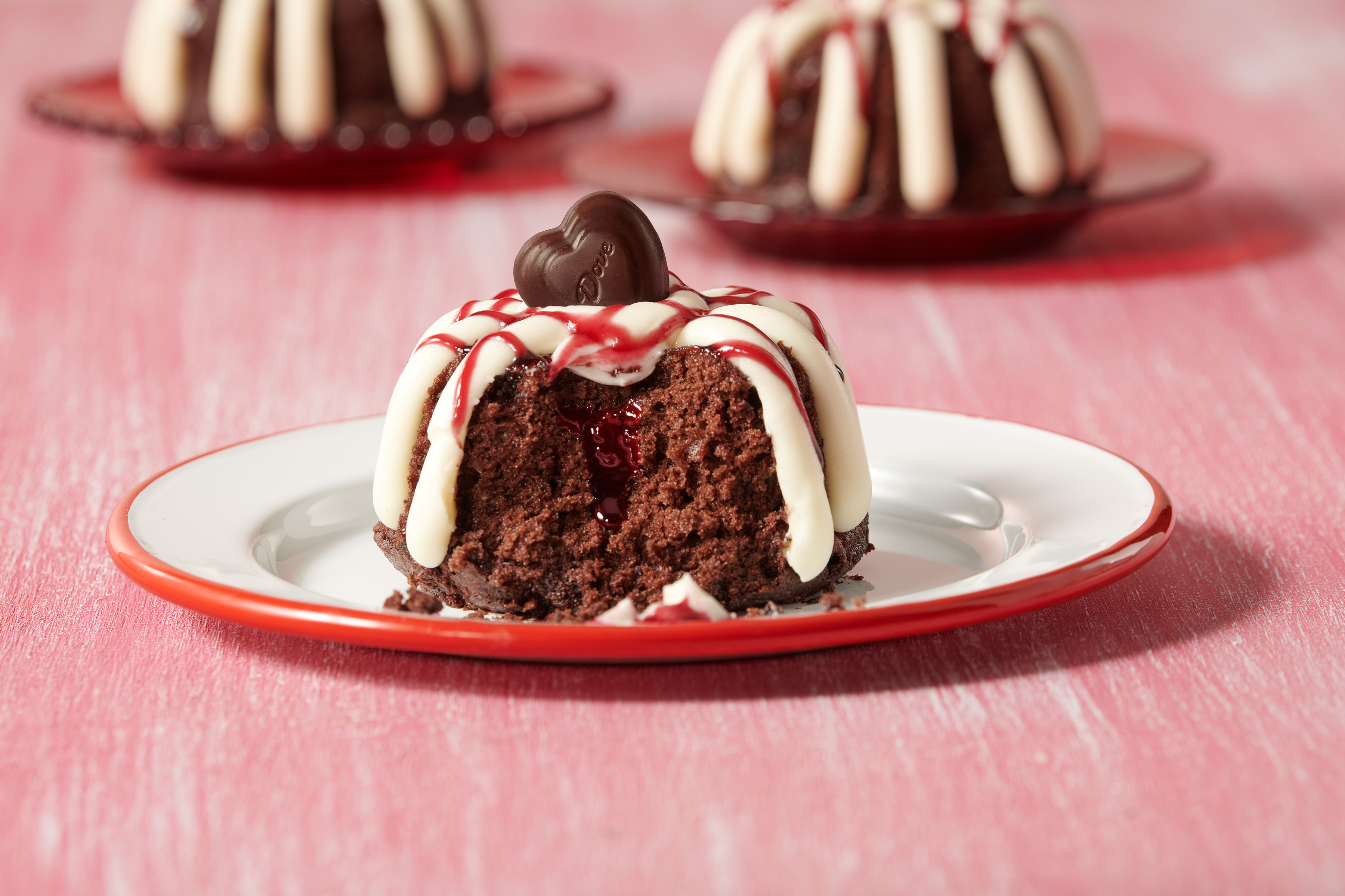 Chocolate Raspberry Heart w/ DOVE® | Limited Time Flavor - Nothing