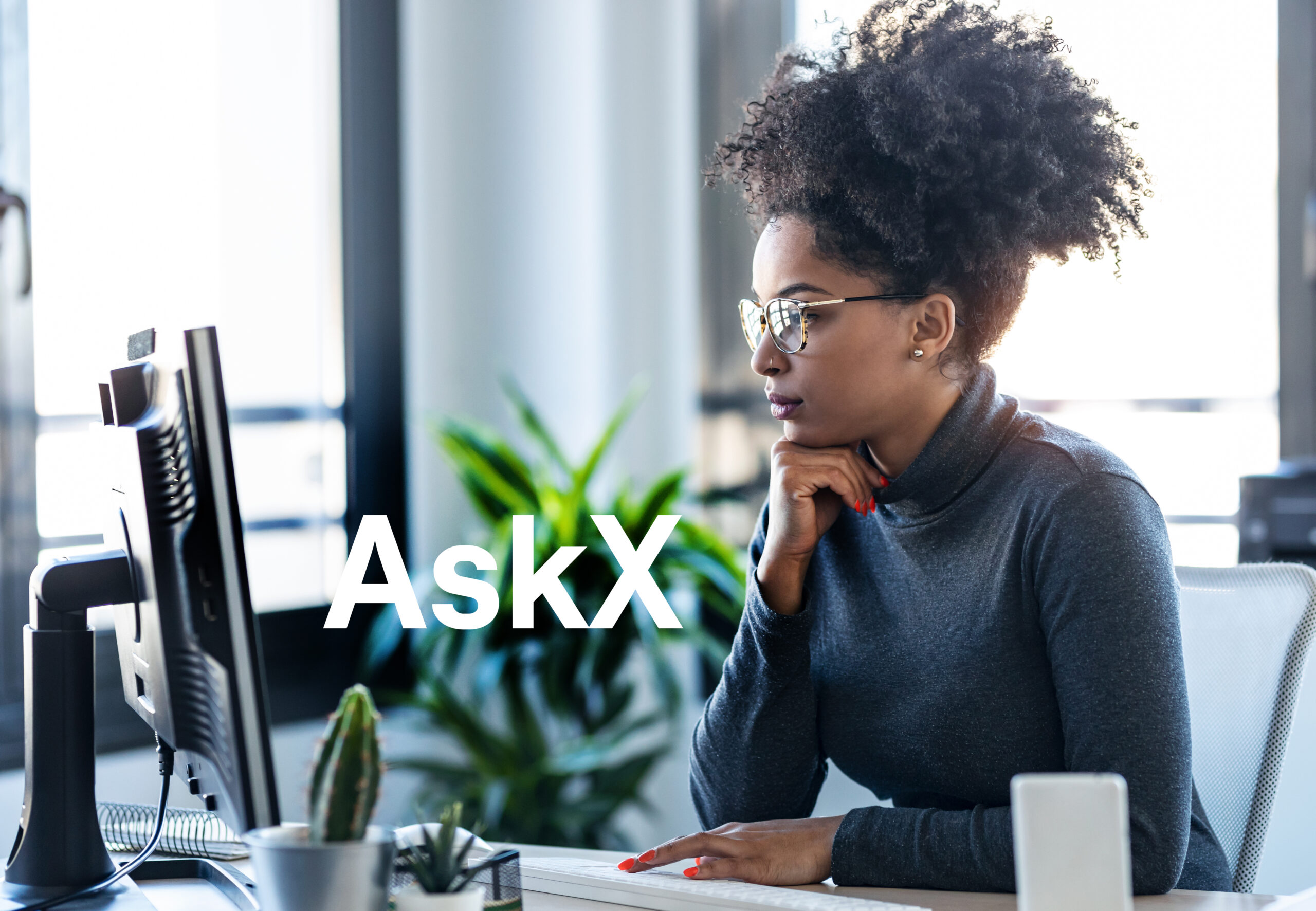 Woman on office computer using Amplity AskX.