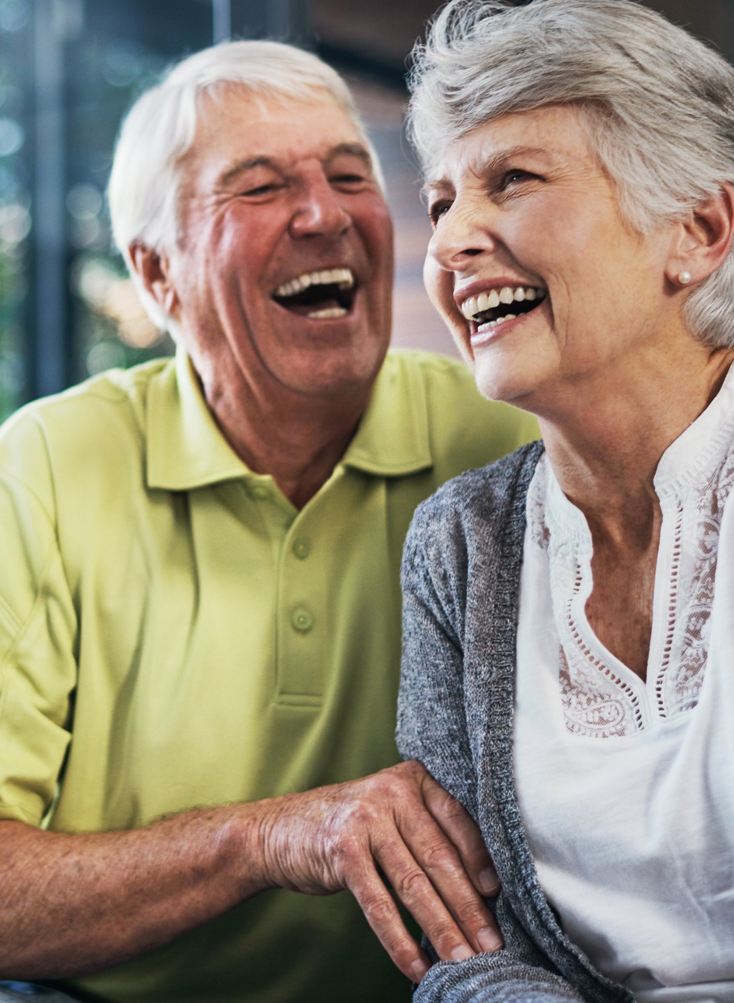 Veneers vs. Dentures: Understanding the Key Distinctions