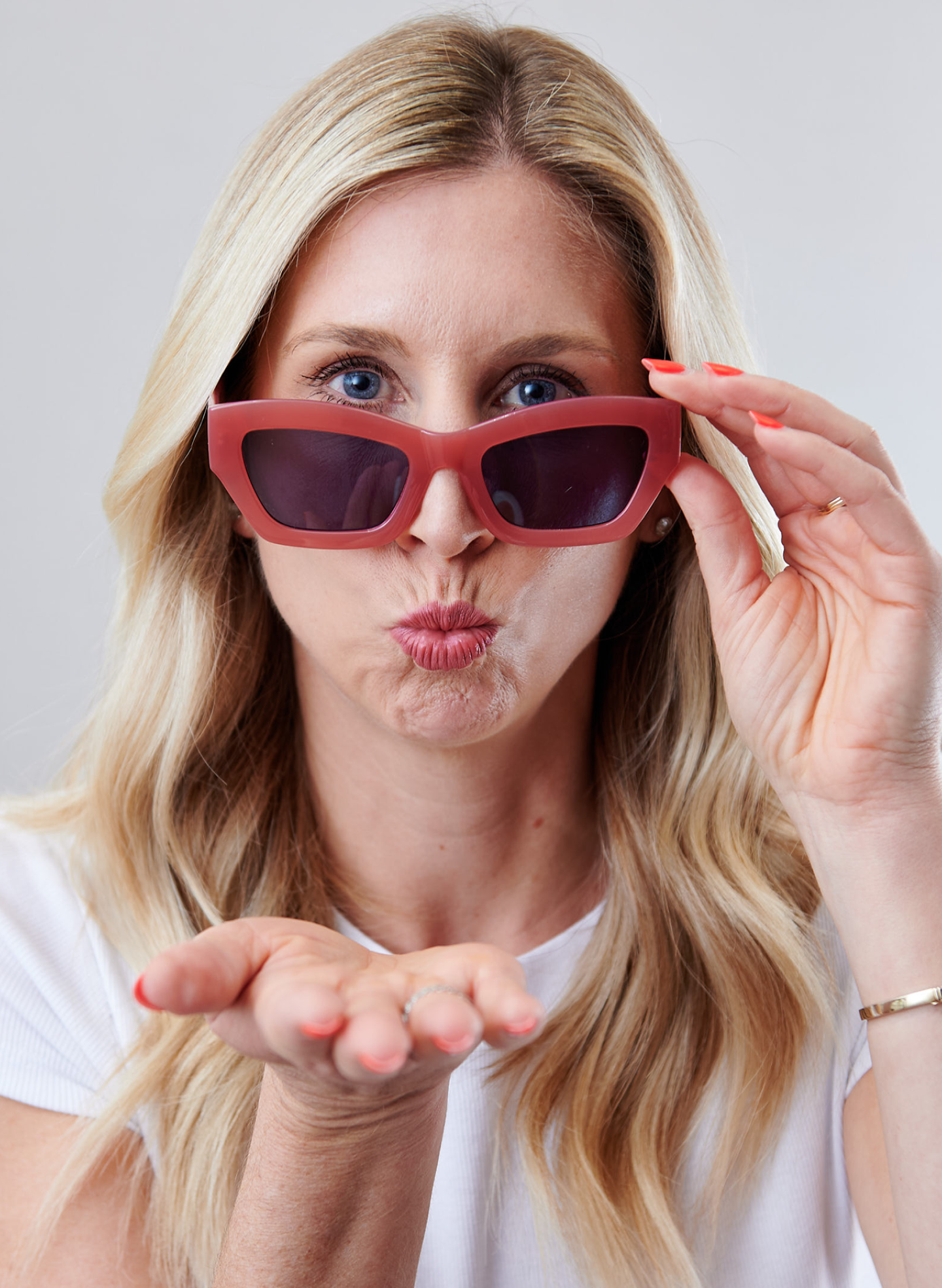 Chapter guest blowing a kiss showing off her wrinkle-free forehead after her Xeomin treatment.