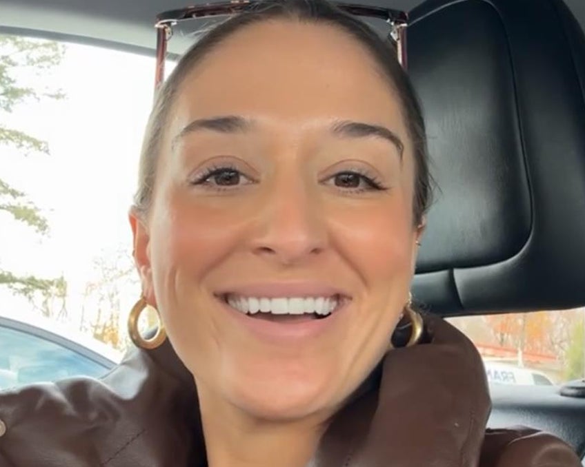 Smiling woman showing off her straightened teeth, highlighting results from Motto Clear Aligners.4o