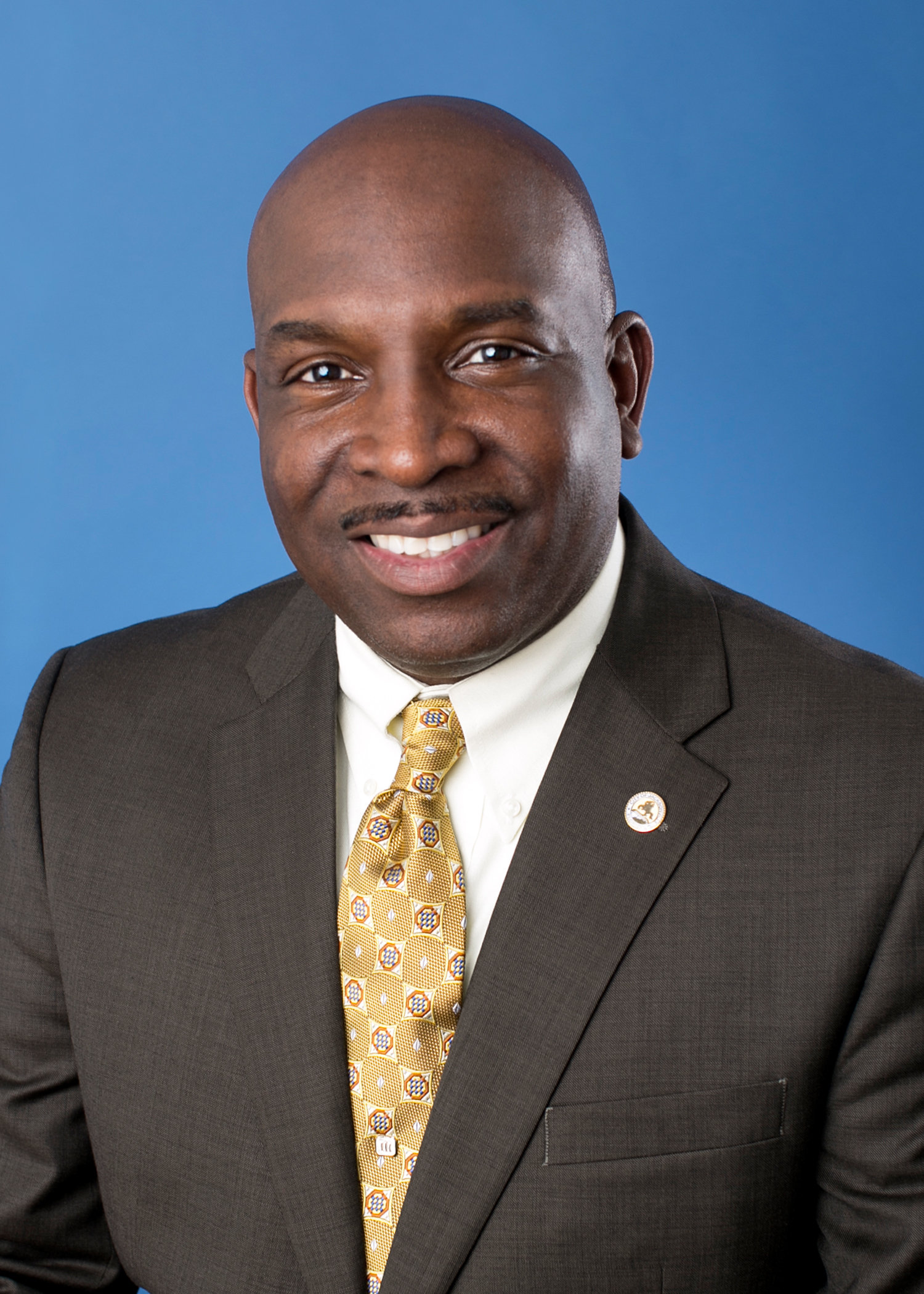 Dr Charles E Moreland