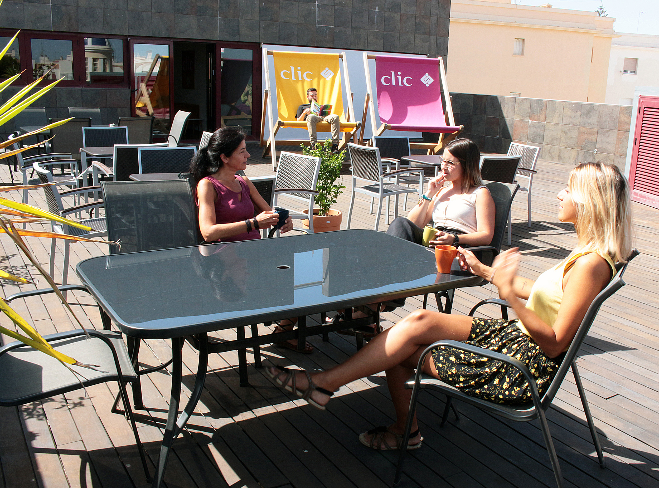 Students in terrace at CLIC Cadiz