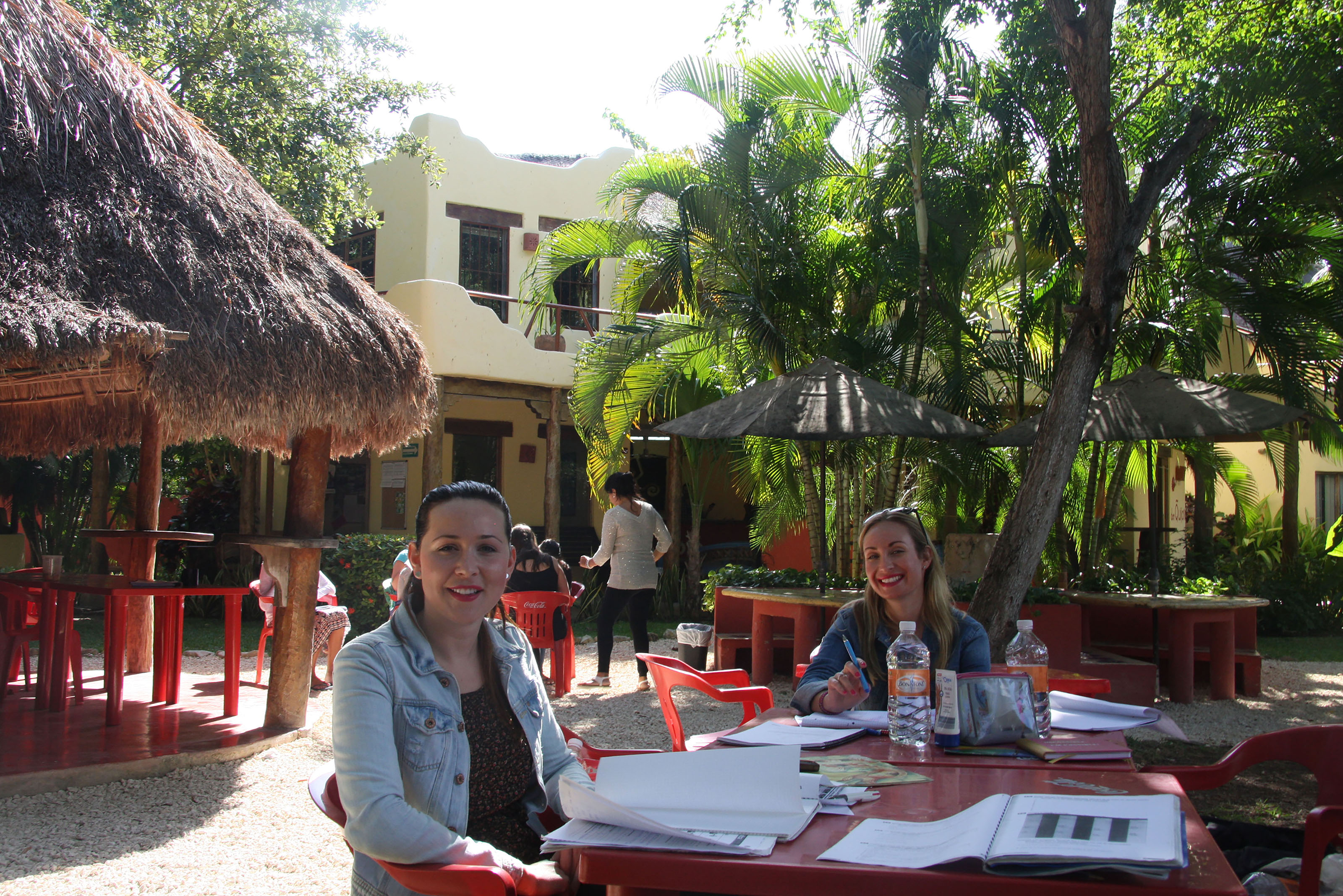 Students studying together at don Quijote Playa del Carmen