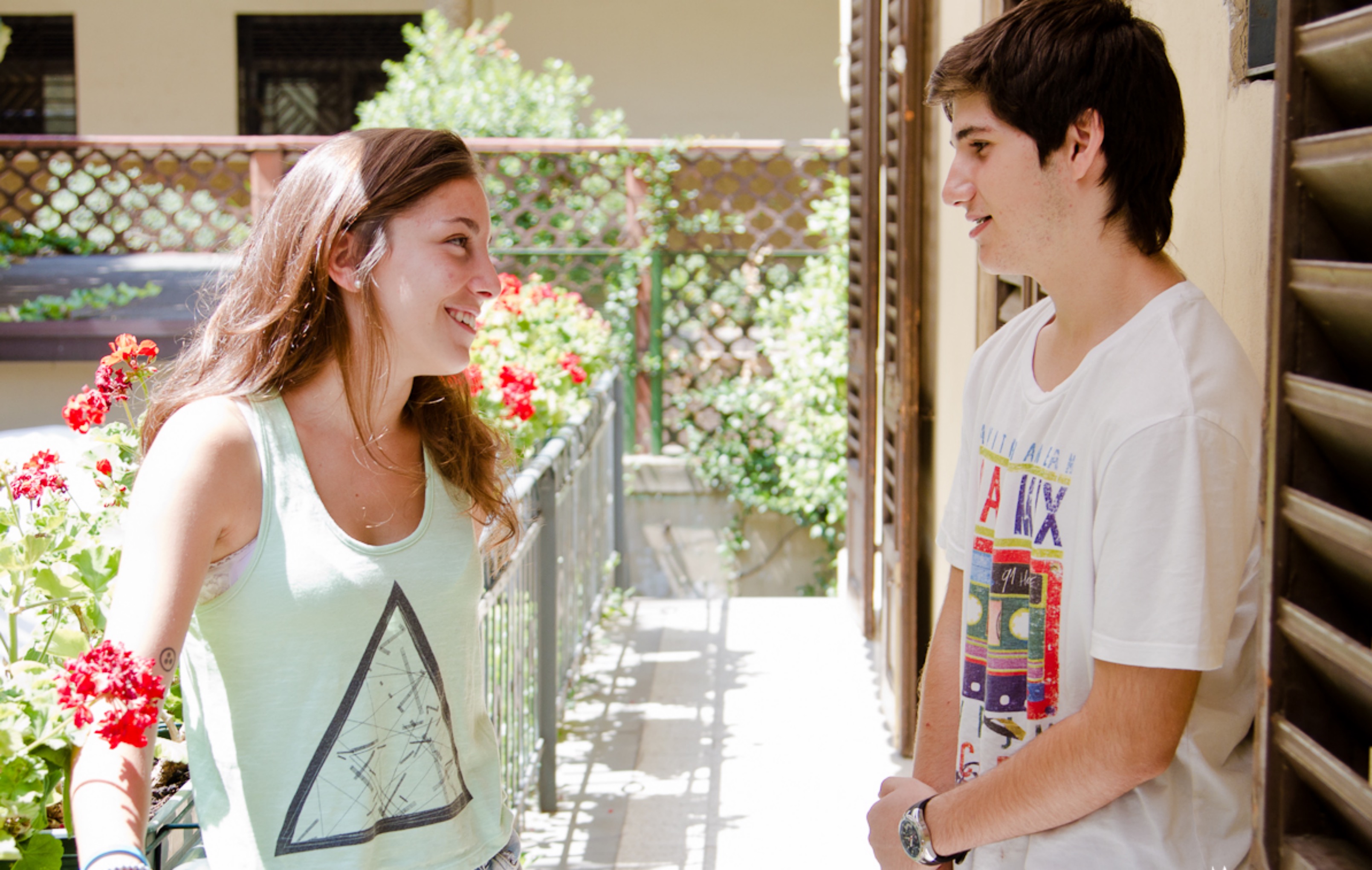 Two students in the balcony at the Summer course for Juniors in Florence