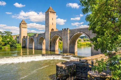 Pont Neuf, the oldest bridge in Toulouse, completed in the 17th century in Toulouse, France