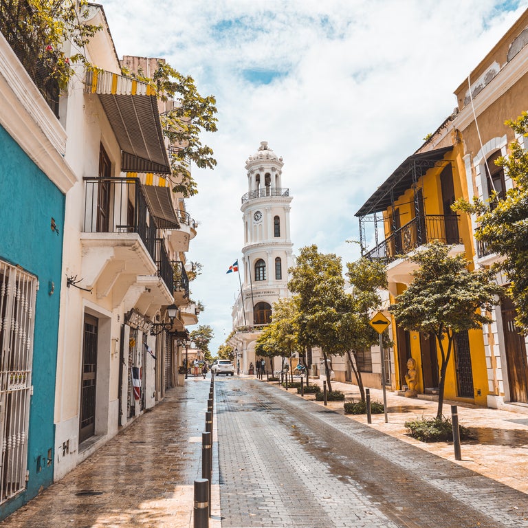 Colourful colonial houses in Santo Domingo's Ciudad Colonial with the white Santo Domingo Cathedral in the background