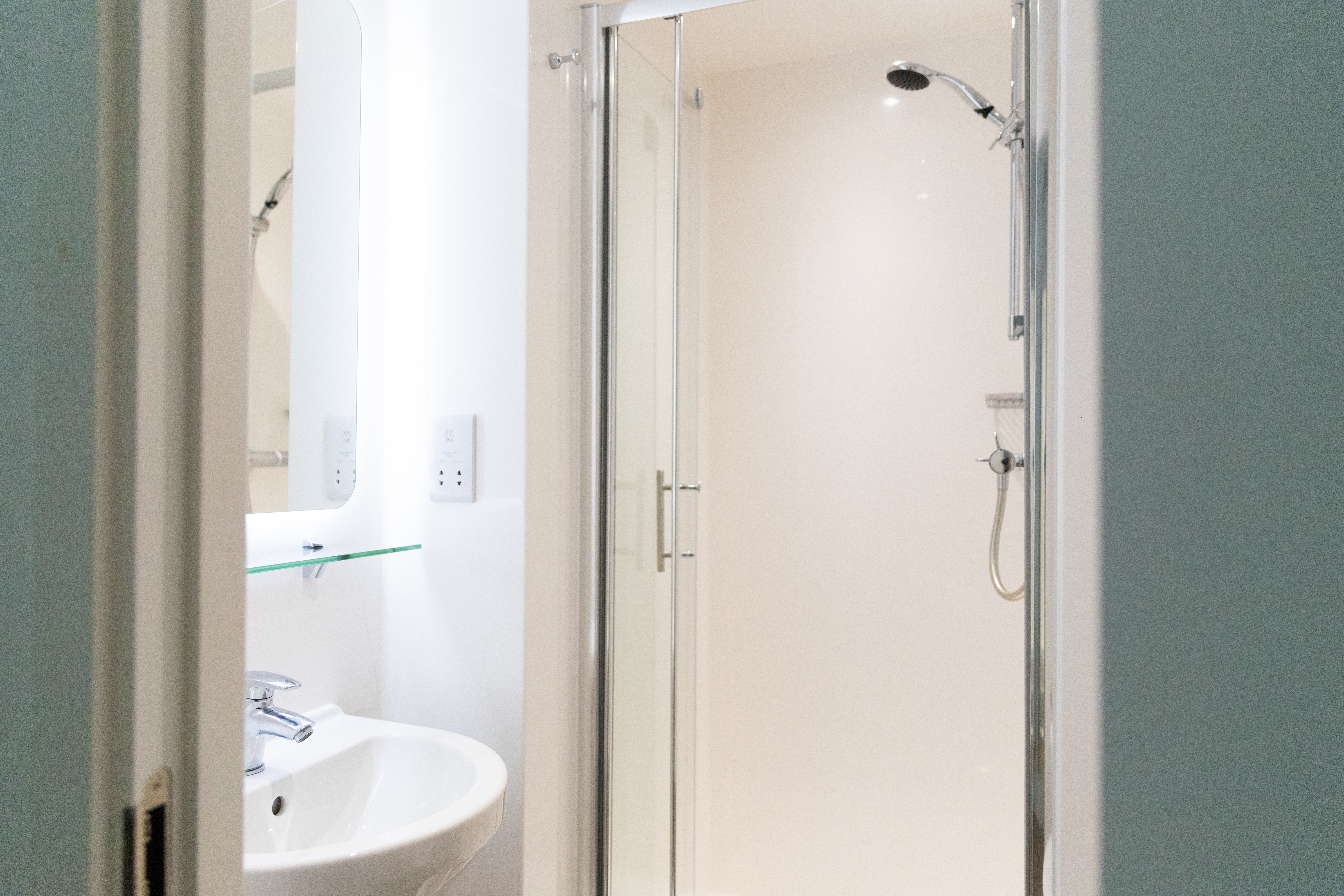 Residence bathroom Oxford Brookes University