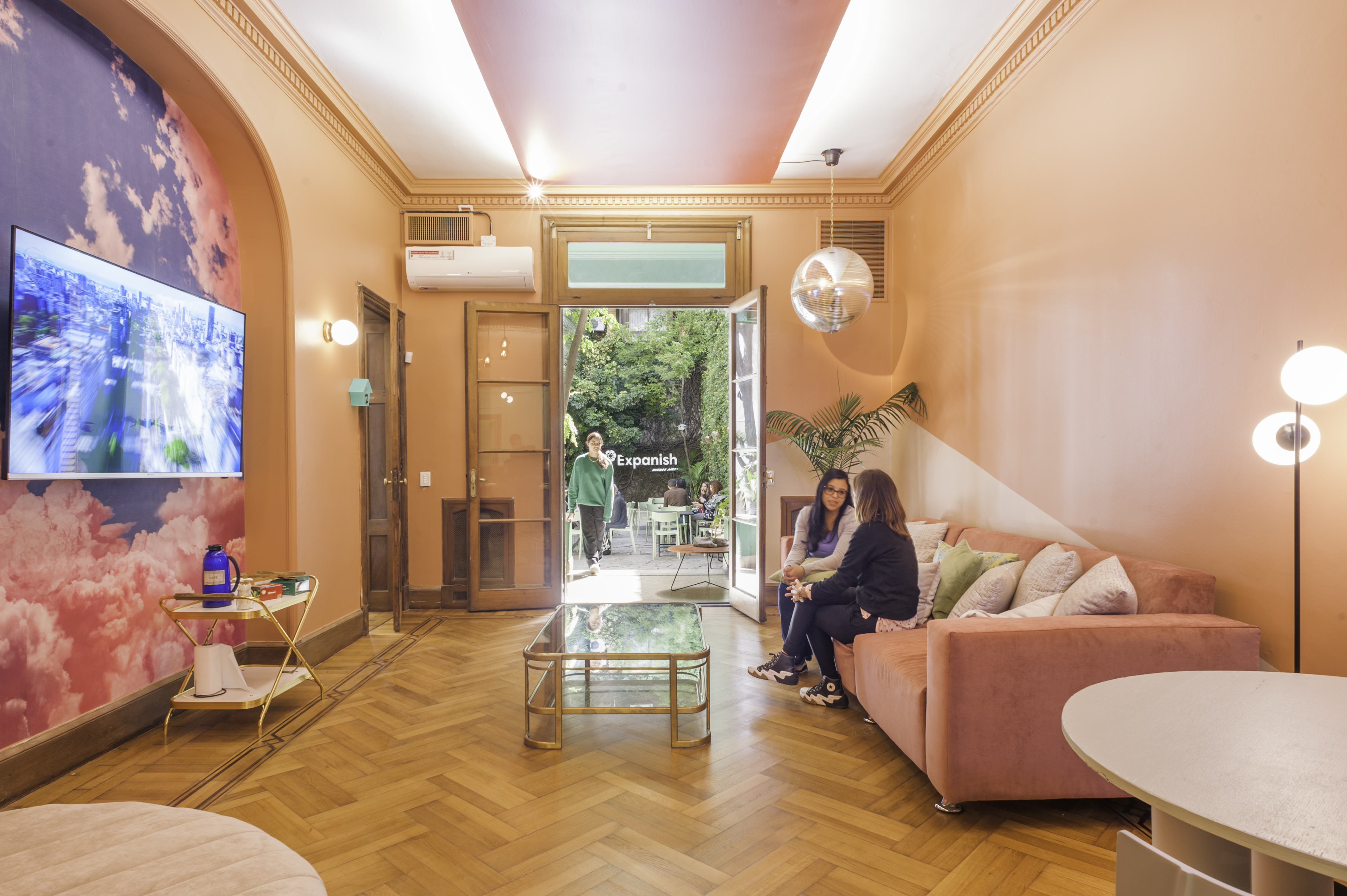 Common room at Expanish Buenos Aires
