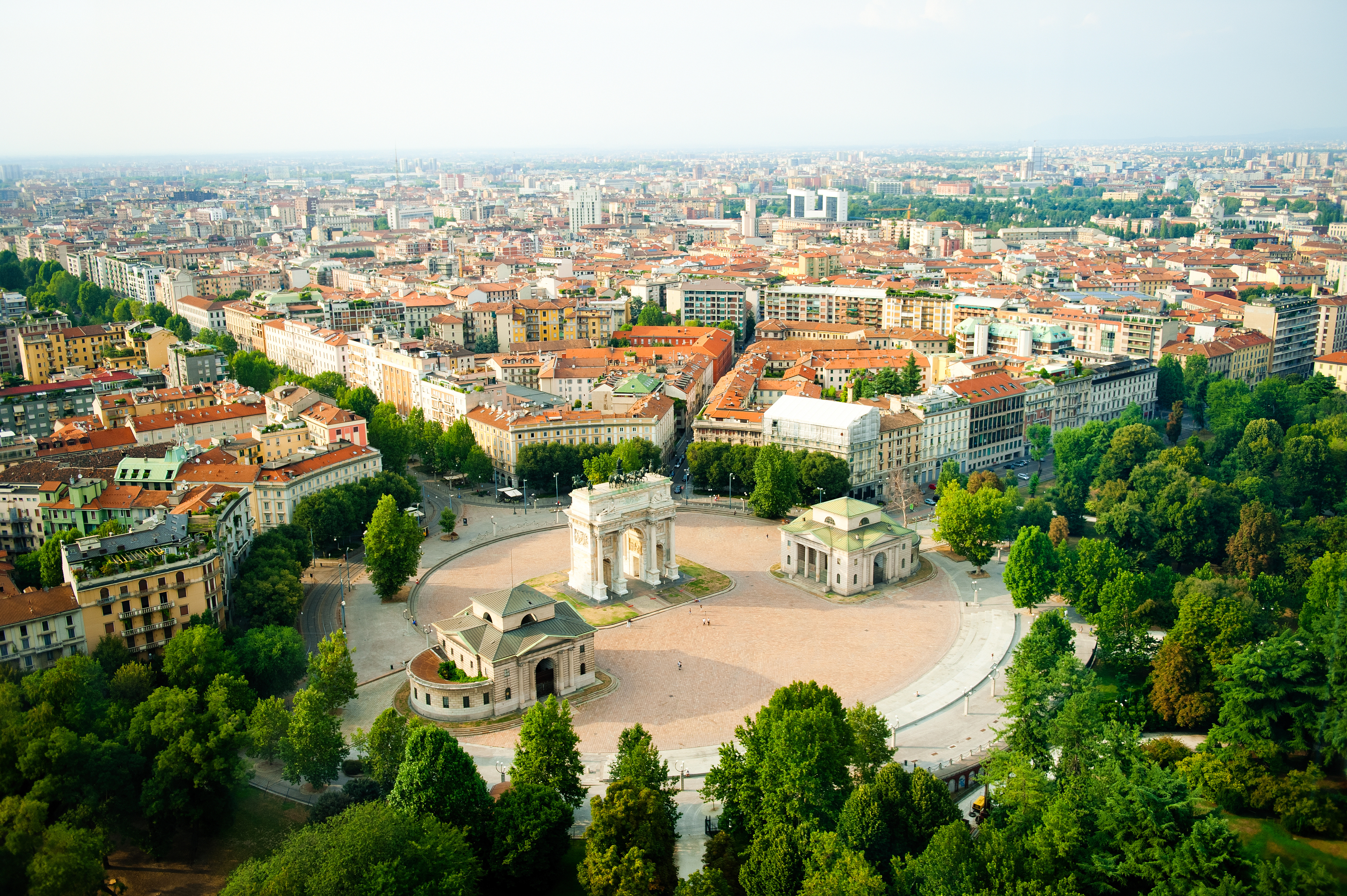 Aerial view of f Milan with its blend of historic and modern architecture, featuring iconic landmarks like the Duomo di Milano