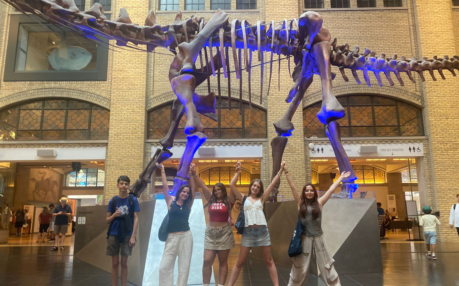 Students Excursion at Royal Ontario Museum Toronto Summer Camp