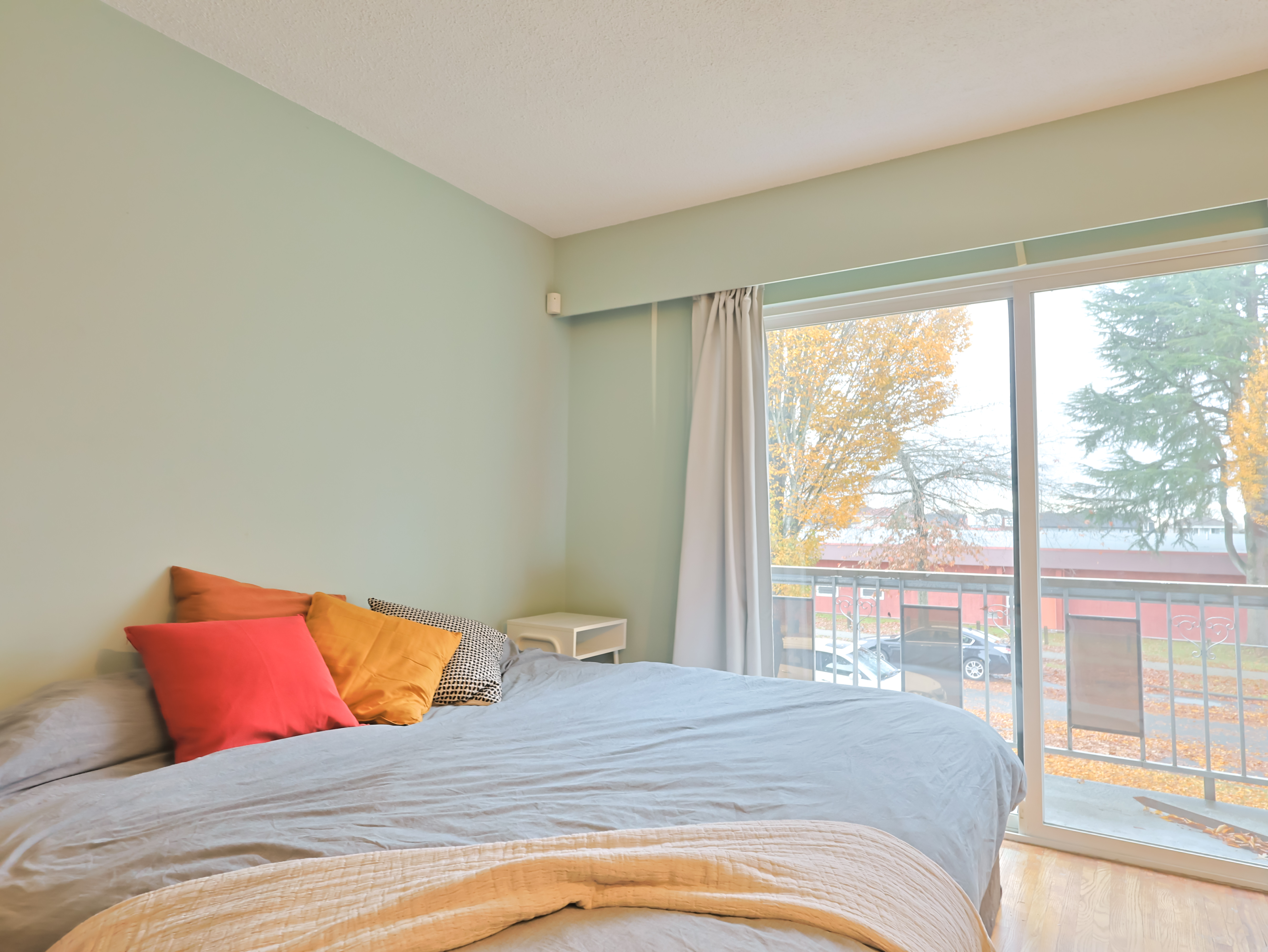 Bedroom at the Budget Student House in Vancouver