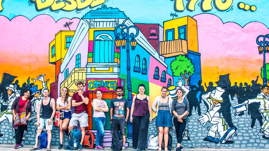 A group of students in front of a mural in Buenos Aires