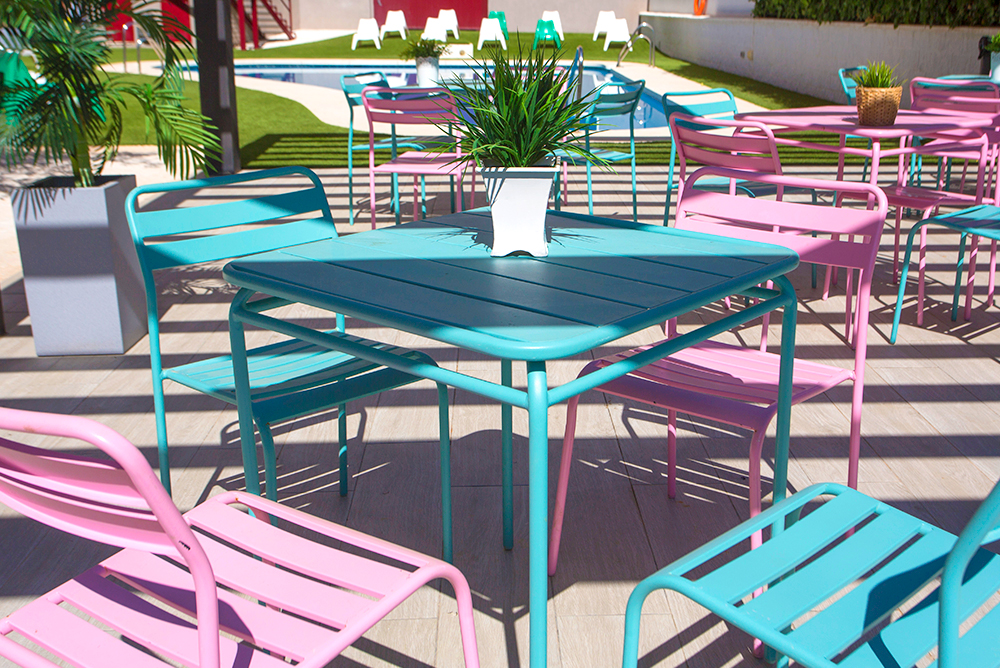 Patio and swimming pool at the Málaga Summer Camp