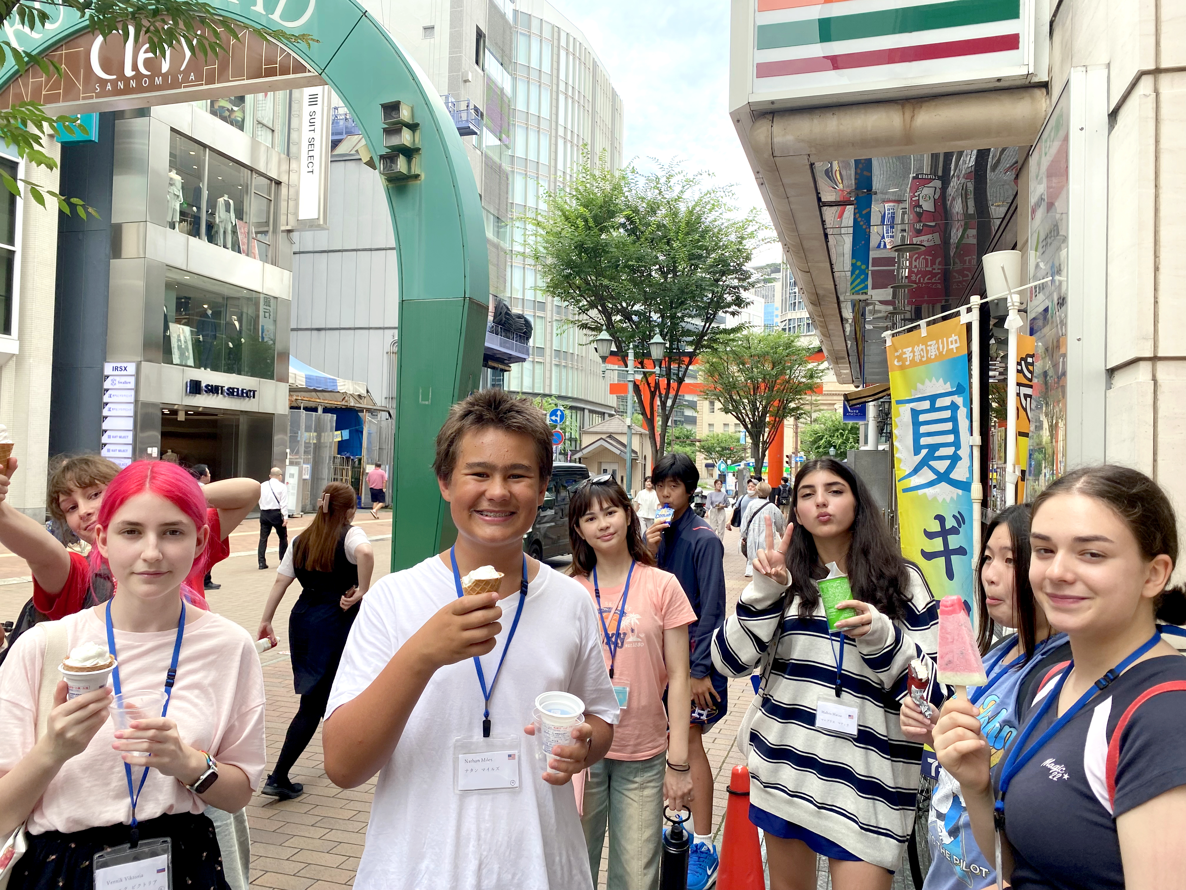 A group of students eating ice cream