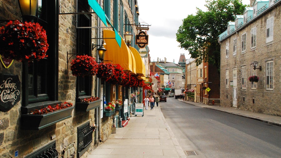 Rue de Québec with its cobblestone streets lined with historic buildings, colourful facades, and quaint shops in Quebec City
