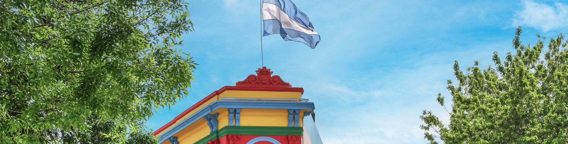 Brightly painted house in La Boca, Buenos Aires, showcasing vibrant blues, reds, and yellows