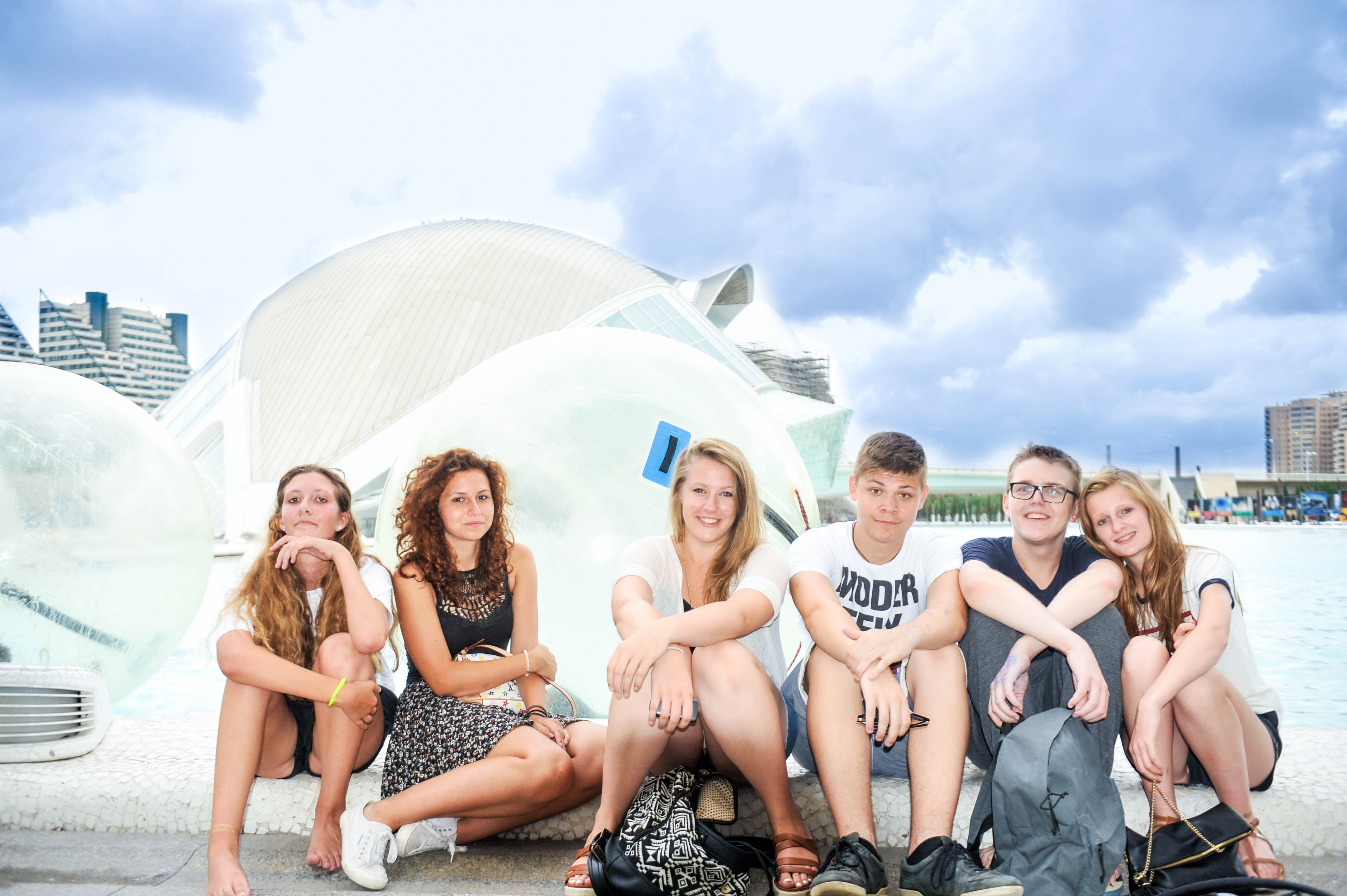 A group of students at the Ciudad de las Artes y las Ciencias