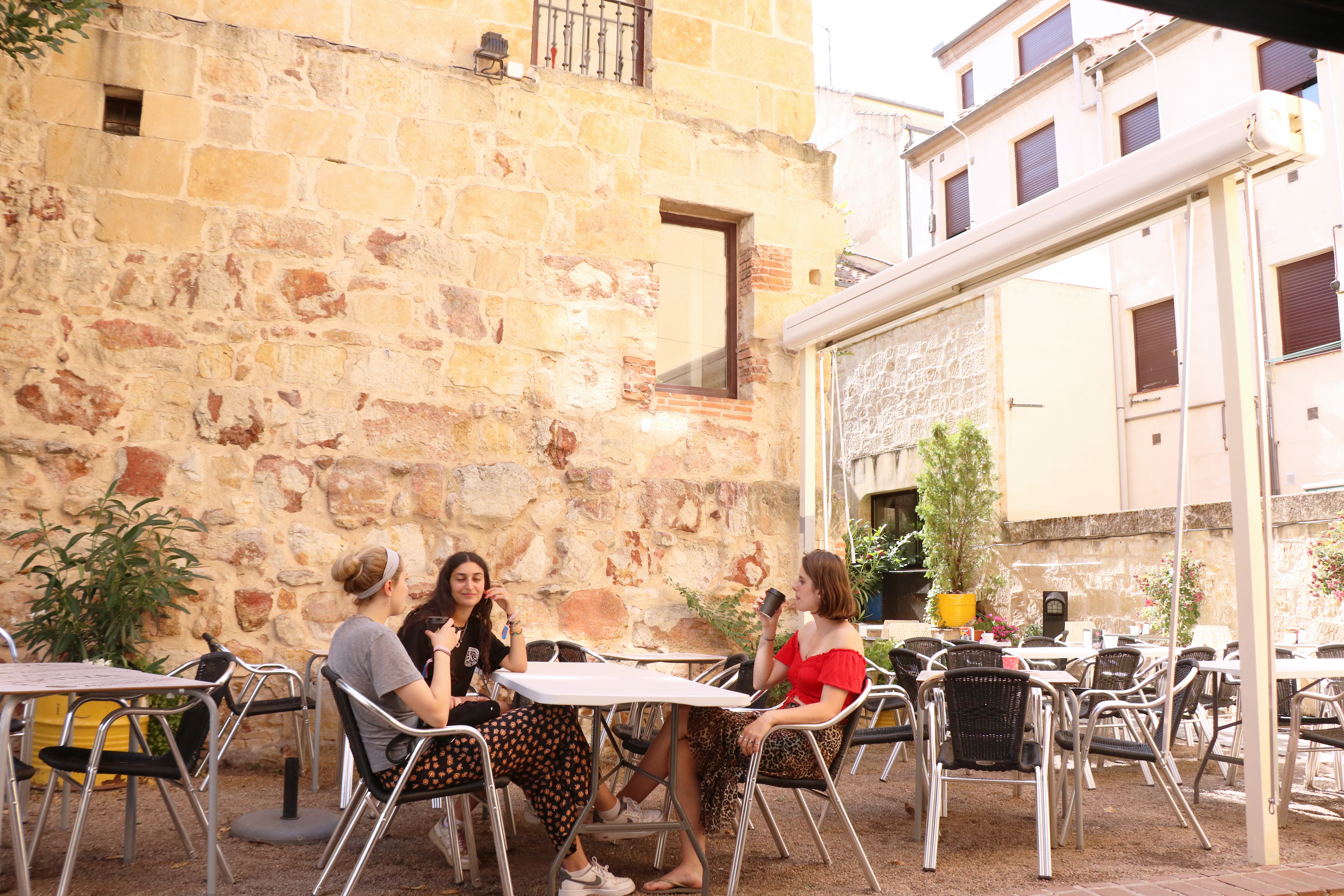 Students outside school at Enforex Salamanca