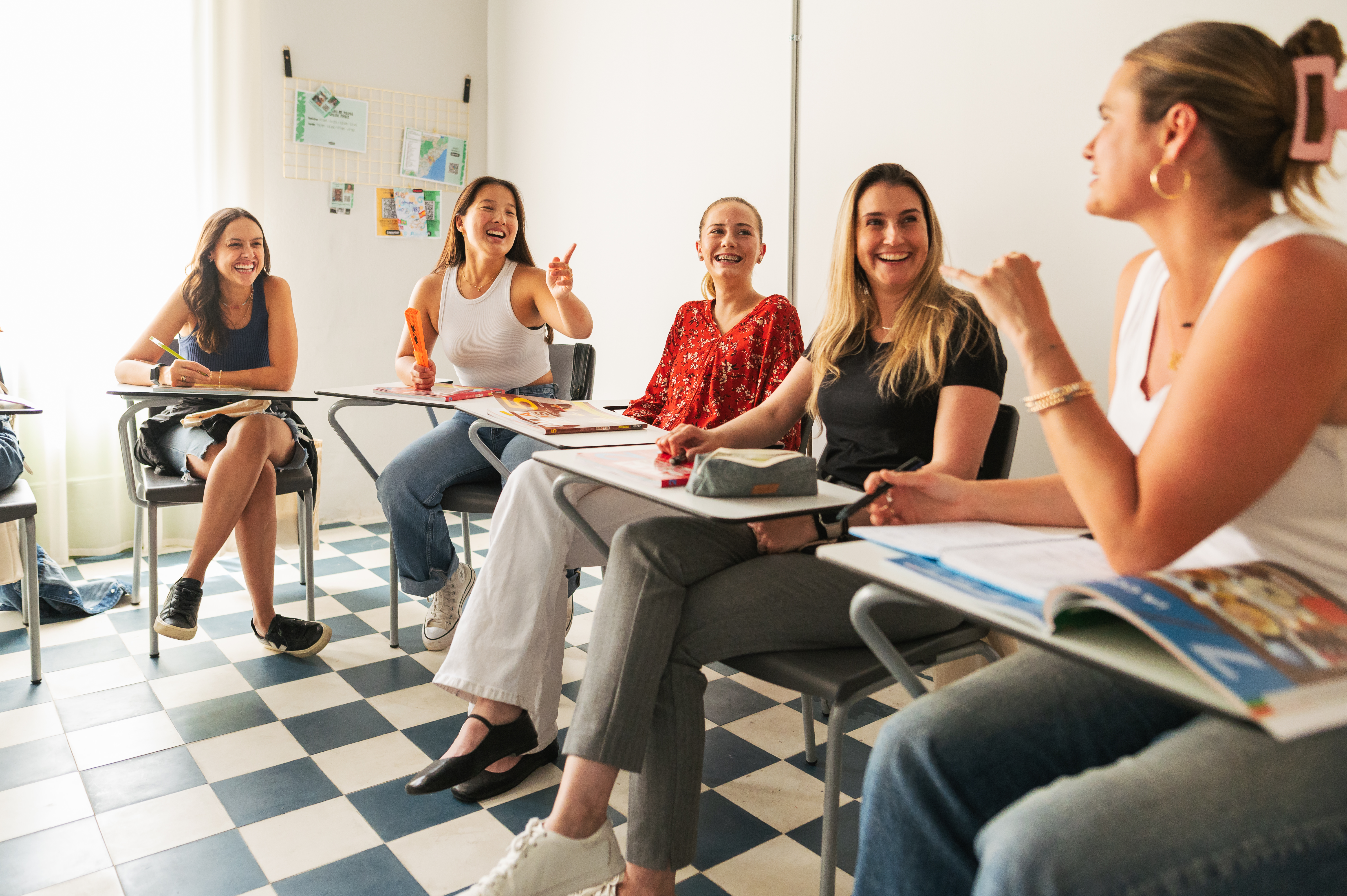 A group of students in class at Expanish Barcelona
