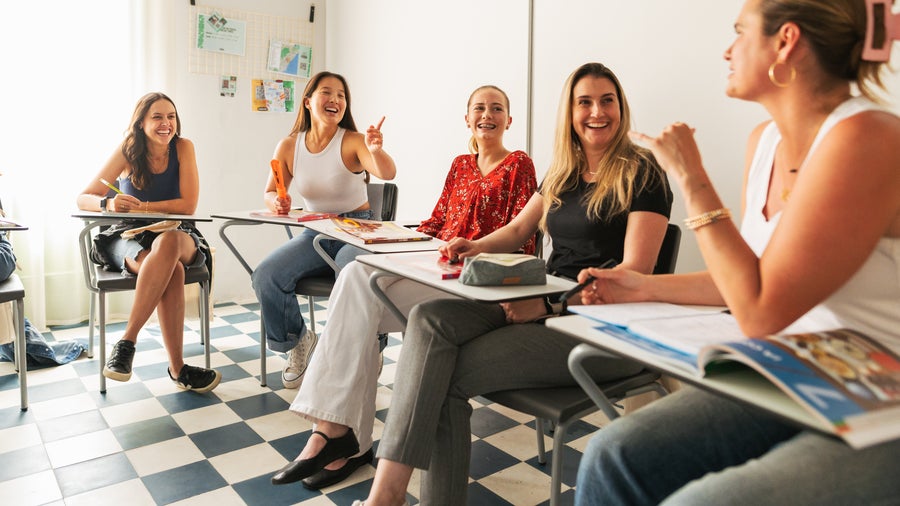 A group of students in class at Expanish Barcelona