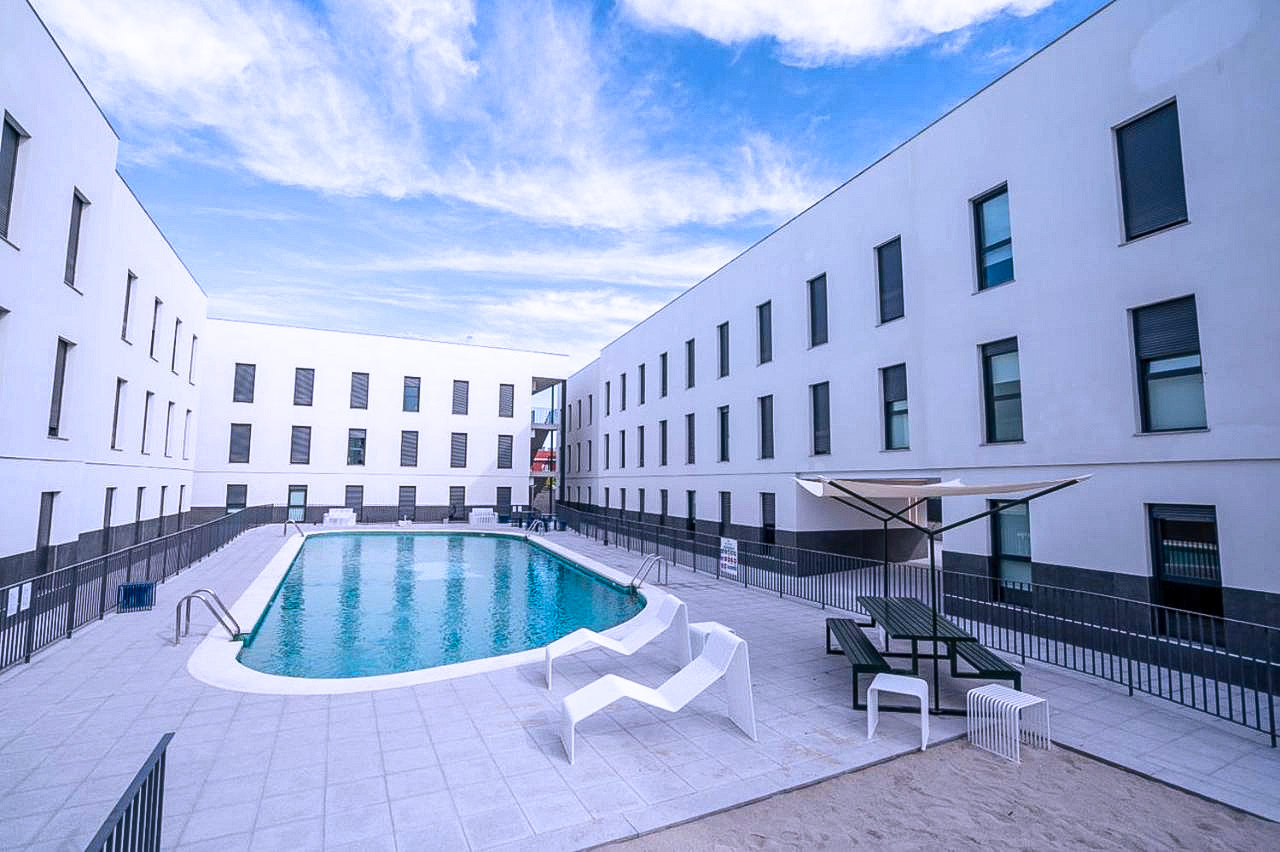 Alicante Summer Camp building and swimming pool