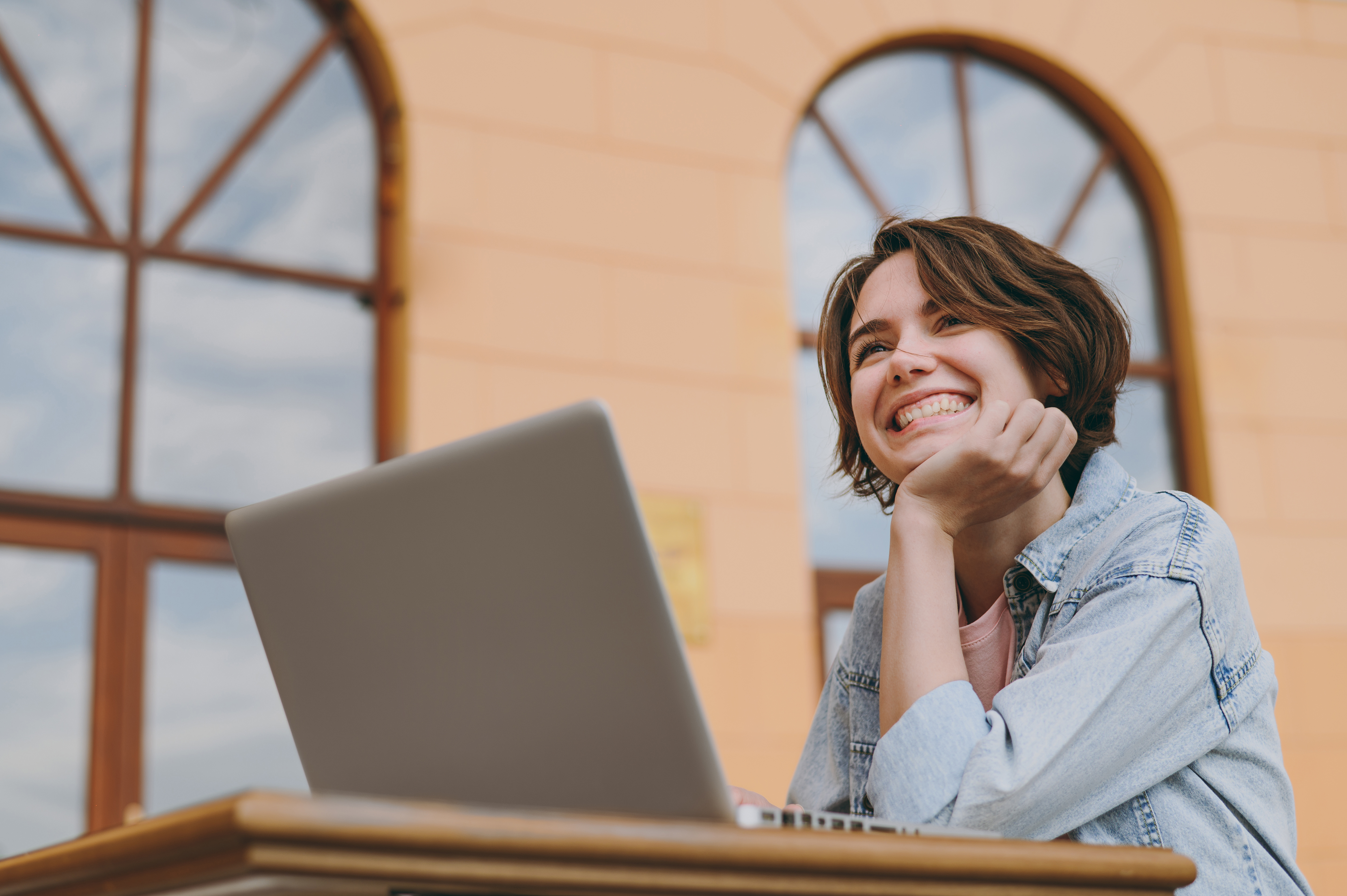 Girl using her laptop to take a remote online French course